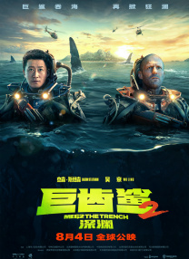 溪水中的女人